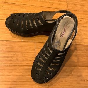 SKECHERS Parallel Trapezoid wedge 7 M memory foam heel sandal black leather